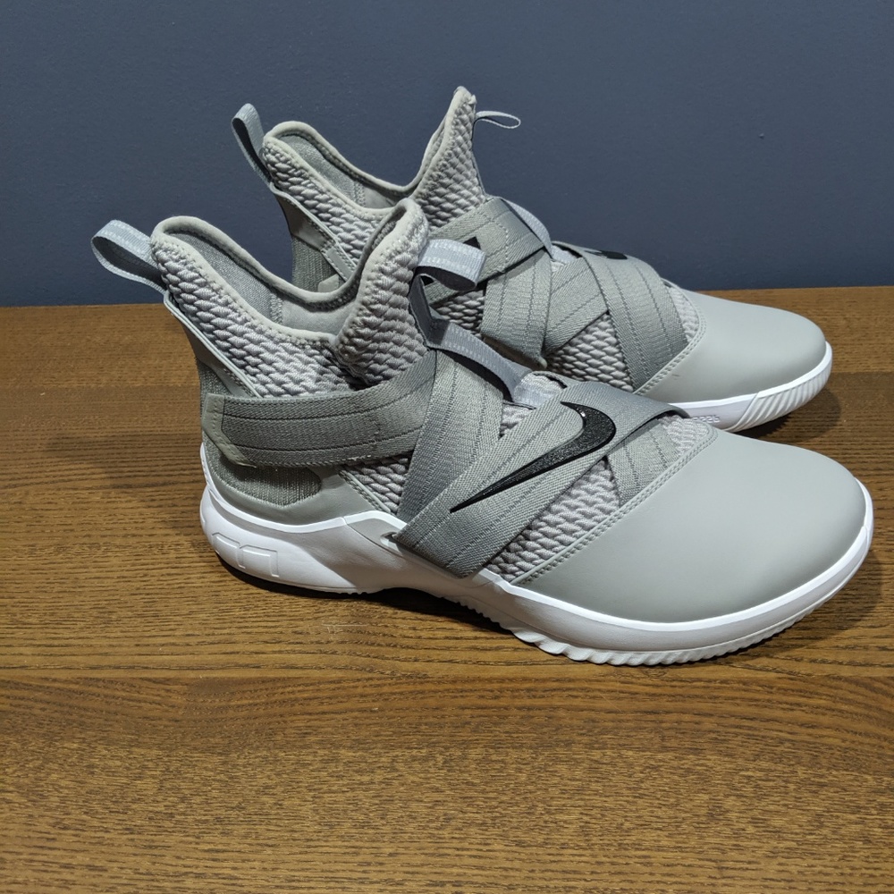 Nike Zoom Lebron Soldier 12